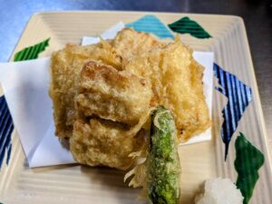 塩作り体験の塩で穴子の天婦羅を食べる